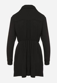 Born2be - Czarna Asymetryczna Sukienka o Koszulowym Kroju z Gumką w Talii Elodina. Kolor: czarny. Długość rękawa: długi rękaw. Typ sukienki: koszulowe, asymetryczne. Styl: elegancki, sportowy #2