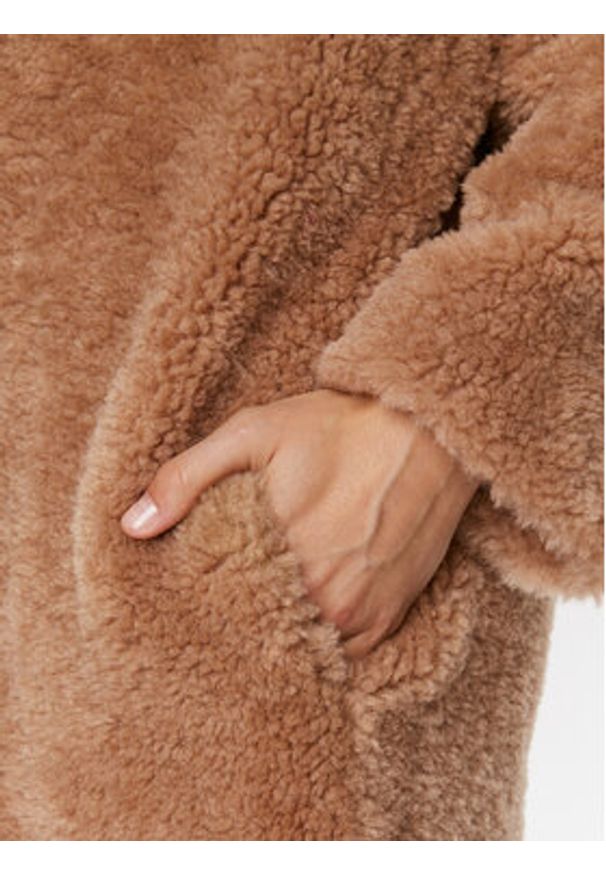 Guess Płaszcz zimowy W3BL86 WF2C2 Brązowy Regular Fit. Kolor: brązowy. Materiał: syntetyk. Sezon: zima