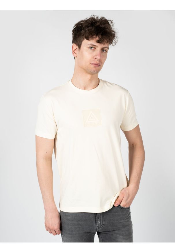 Iceberg T-Shirt "C-Neck" | F020639A | Mężczyzna | Beżowy. Okazja: na co dzień. Kolor: beżowy. Materiał: bawełna, elastan. Wzór: nadruk. Styl: elegancki, casual
