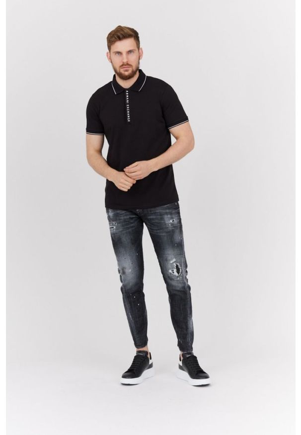 Armani Exchange - ARMANI EXCHANGE Czarna męska koszulka polo na suwak. Typ kołnierza: polo. Kolor: czarny. Wzór: aplikacja