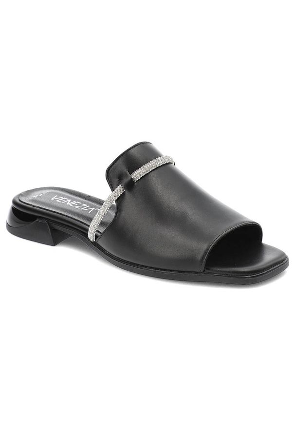 Czarne Klapki Venezia Eleganckie Skórzane Buty. Kolor: czarny. Materiał: skóra. Wzór: gładki. Obcas: na obcasie. Styl: elegancki. Wysokość obcasa: niski