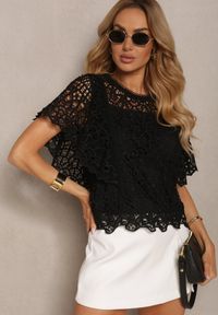 Renee - Czarna Koronkowa Bluzka w Stylu Boho Raspia. Kolor: czarny. Materiał: koronka. Długość: krótkie. Wzór: koronka. Sezon: lato. Styl: boho