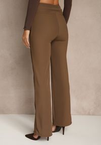 Renee - Brązowe Prążkowane Spodnie High Waist z Szerokimi Nogawkami Resoda. Okazja: na co dzień. Stan: podwyższony. Kolor: brązowy. Materiał: prążkowany. Długość: krótkie. Styl: casual #3