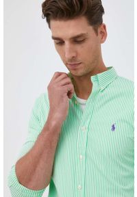 Polo Ralph Lauren Koszula męska kolor zielony slim z kołnierzykiem button-down. Typ kołnierza: button down, polo. Kolor: zielony. Materiał: tkanina. Długość rękawa: długi rękaw. Długość: długie. Wzór: aplikacja