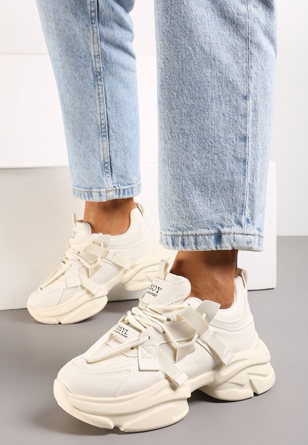 Born2be - Beżowe Sneakersy na Grubej Podeszwie z Ozdobnymi Napisami Silpina. Kolor: beżowy. Wzór: napisy