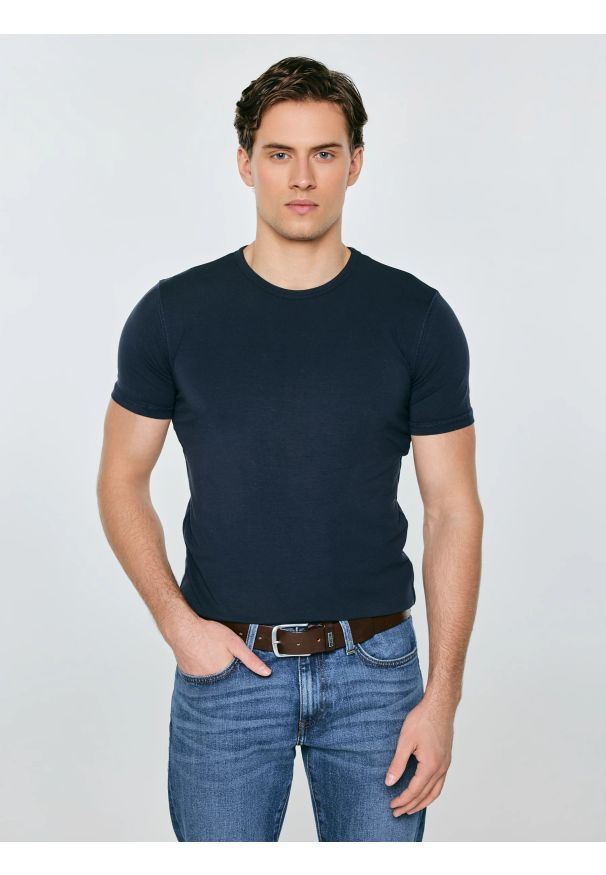 Big-Star - Koszulka męska slim z bawełny supima granatowa Supiclassic 403. Kolor: niebieski. Materiał: bawełna