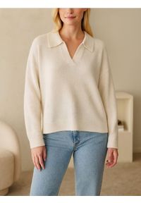 Sinsay - Sweter z kołnierzem - kremowy. Kolor: kremowy