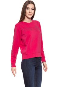 Wrangler - BLUZA WRANGLER DAMSKA CREW SWEAT BRIGHT ROSE W6079HYVC 112130450. Wzór: nadruk