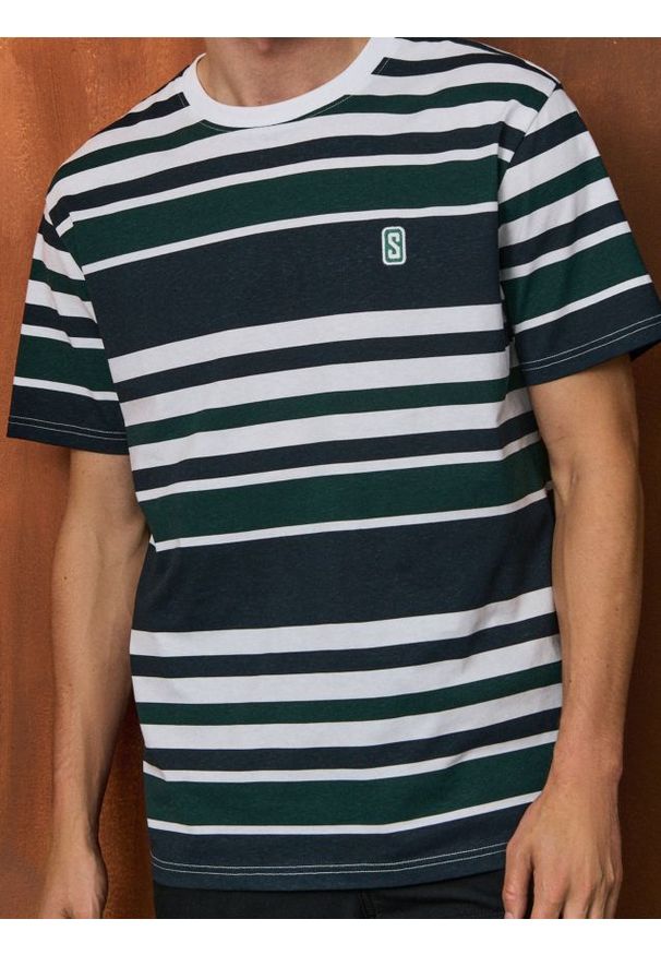 Sinsay - Koszulka w paski z napisem - wielobarwny. Wzór: napisy, paski