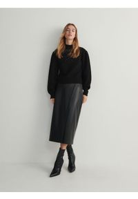 Reserved - Sweter z kryształkami - czarny. Kolor: czarny. Materiał: dzianina. Wzór: gładki. Styl: klasyczny #1