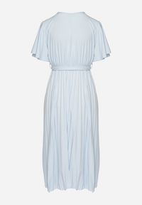 Born2be - Jasnoniebieska Sukienka Plisowana z Dekoltem w V z Paskiem w Talii Zolseki. Okazja: na co dzień. Kolor: niebieski. Styl: casual, klasyczny #3