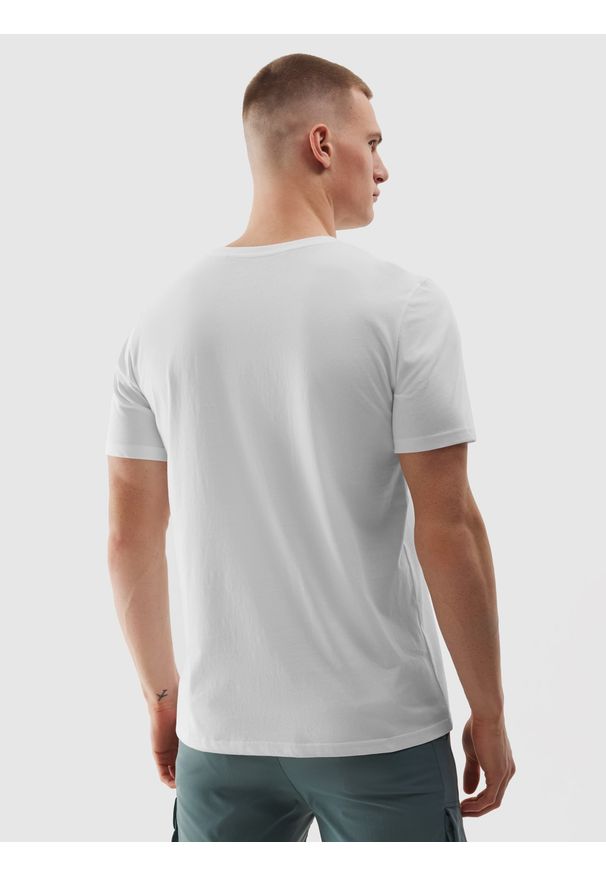 4f - 4F T-shirt regular z bawełny organicznej z nadrukiem męski - biały L. Okazja: na co dzień. Kolor: biały. Materiał: bawełna. Długość rękawa: krótki rękaw. Długość: krótkie. Wzór: nadruk. Styl: sportowy, klasyczny, casual