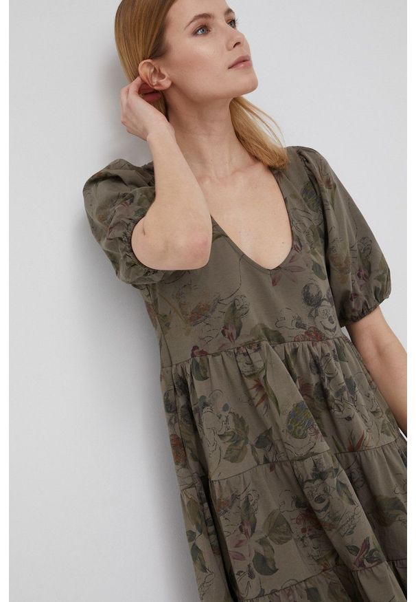 Desigual sukienka bawełniana kolor zielony mini rozkloszowana. Kolor: zielony. Materiał: bawełna. Długość rękawa: krótki rękaw. Typ sukienki: rozkloszowane. Długość: mini