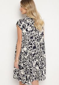Born2be - Granatowa Bawełniana Sukienka o Kroju Oversize w Ornamentny Wzór Izelona. Okazja: na co dzień. Kolor: niebieski. Materiał: bawełna. Typ sukienki: oversize. Styl: klasyczny, casual #5