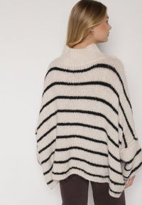 Born2be - Beżowy Golf Oversize w Paski z Domieszką Wełny i Wiskozy Nexeia. Okazja: na co dzień. Typ kołnierza: golf. Kolor: beżowy. Materiał: wełna, wiskoza. Wzór: paski. Styl: klasyczny, casual, elegancki #7