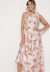 Born2be - Różowa Satynowa Sukienka w Kwiaty Fenaresia. Okazja: na co dzień, na spacer. Kolor: różowy. Materiał: satyna. Długość rękawa: na ramiączkach. Wzór: kwiaty. Sezon: lato. Typ sukienki: proste. Styl: casual, elegancki #4