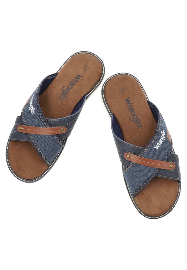 Granatowe Klapki Wrangler Modne Obuwie Męskie. Okazja: na co dzień. Kolor: niebieski. Materiał: materiał, skóra. Wzór: paski. Sezon: lato. Styl: casual, elegancki, wakacyjny