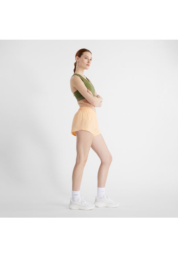 Spodenki damskie New Balance WS41286PAE – pomarańczowe. Kolor: pomarańczowy. Materiał: poliester, materiał. Sport: fitness