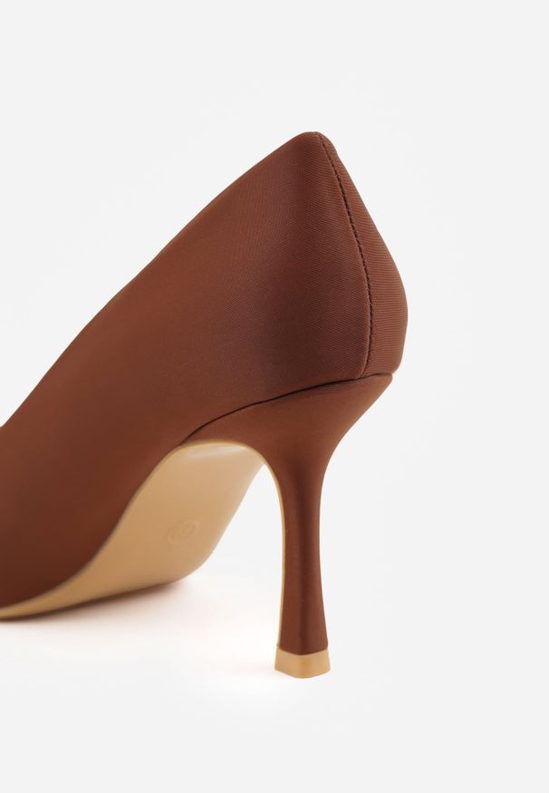 Renee - Brązowe Gładkie Szpilki z Tkaniny w Klasycznym Stylu Jynienne. Okazja: na spotkanie biznesowe. Kolor: brązowy. Materiał: tkanina. Wzór: gładki. Obcas: na szpilce. Styl: klasyczny