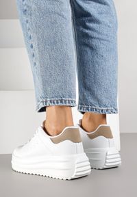 Born2be - Białe Sneakersy na Grubej Tłoczonej Podeszwie z Perforacją Anorriva. Okazja: na co dzień. Kolor: biały