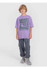4f - 4F T-shirt oversize z nadrukiem chłopięcy - fioletowy 146 (10-11 lat). Okazja: na co dzień. Kolor: fioletowy. Wzór: nadruk. Sezon: lato. Styl: casual