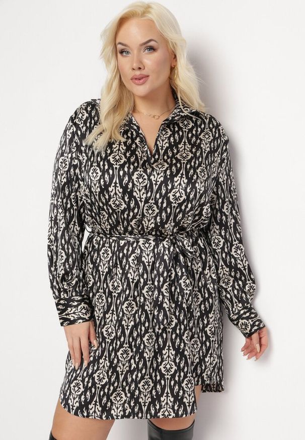 Born2be - Czarna Pudełkowa Sukienka Mini z Wiązanym Paskiem Hrina. Kolor: czarny. Materiał: materiał. Długość: mini