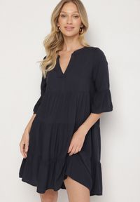 Born2be - Granatowa Rozkloszowana Sukienka z Wiskozy z Falbanami Izleia. Okazja: na co dzień. Kolor: niebieski. Materiał: wiskoza. Styl: elegancki, casual #4
