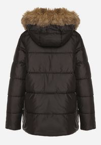 Born2be - Czarna Pikowana Kurtka o Trapezowym Kroju z Kapturem z Futrem Lanarela. Okazja: na co dzień. Typ kołnierza: kaptur. Kolor: czarny. Materiał: futro. Styl: casual, elegancki #6