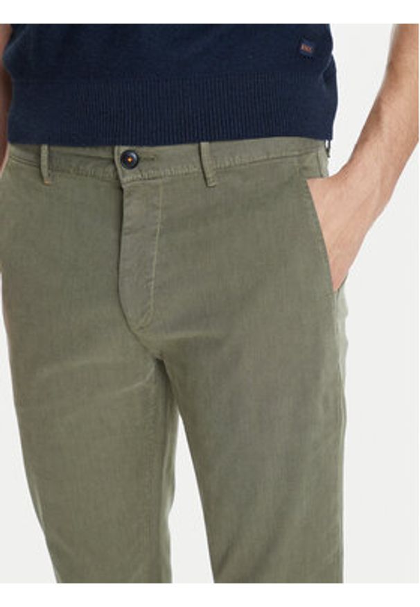 BOSS Chinosy 50548006 Zielony Slim Fit. Kolor: zielony. Materiał: bawełna