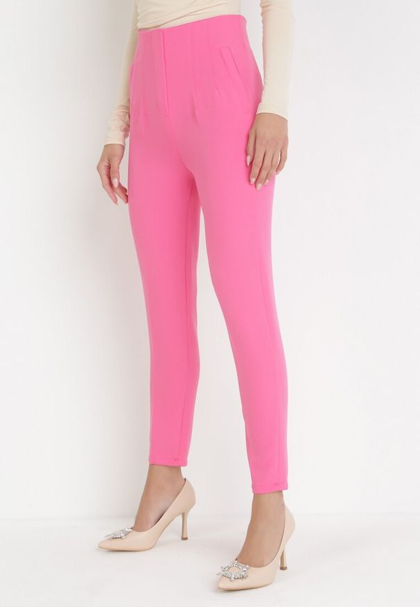 Born2be - Różowe Spodnie z Wysokim Stanem i Długimi Nogawkami Nakote. Stan: podwyższony. Kolor: różowy. Materiał: tkanina. Długość: długie. Wzór: gładki. Styl: elegancki