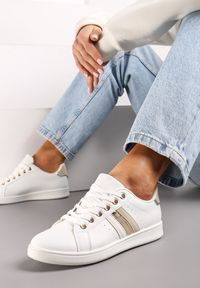Born2be - Biało-Beżowe Sneakersy Sznurowane z Metalicznymi Wstawkami Vunna. Kolor: biały. Materiał: jeans. Obcas: na obcasie. Wysokość obcasa: niski #3