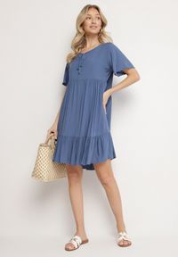 Born2be - Niebieska Sukienka z Bawełny o Rozkloszowanym Kroju z Wiązaniem przy Dekolcie Mepilea. Okazja: na co dzień. Kolor: niebieski. Materiał: bawełna. Długość rękawa: krótki rękaw. Sezon: wiosna, lato. Typ sukienki: rozkloszowane. Styl: elegancki, casual, klasyczny #6