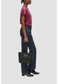 Karl Lagerfeld - KARL LAGERFELD Czarna shopperka ze złotym logo Signature. Kolor: czarny. Styl: casual, elegancki #6