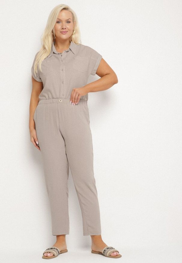 Born2be - Beżowe Spodnie o Prostym Kroju z Gumką w Talii Filavia. Okazja: na co dzień. Kolor: beżowy. Styl: sportowy, casual, elegancki