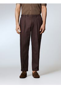Reserved - Spodnie chino slim z lnem - ciemnobrązowy. Kolor: brązowy. Materiał: len