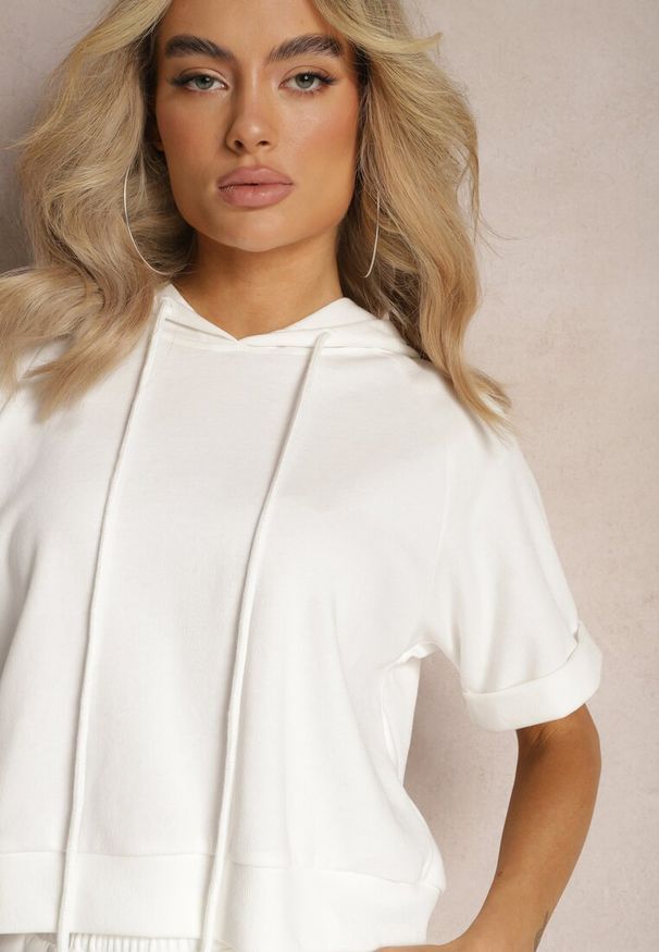 Renee - Biały Komplet Dresowy Bluza z Kapturem i Krótkimi Rękawami oraz Szorty Choana. Kolor: biały. Materiał: dresówka