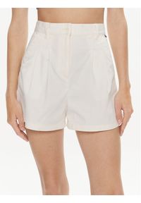 Tommy Jeans Szorty materiałowe Claire DW0DW17775 Biały Regular Fit. Kolor: biały. Materiał: bawełna