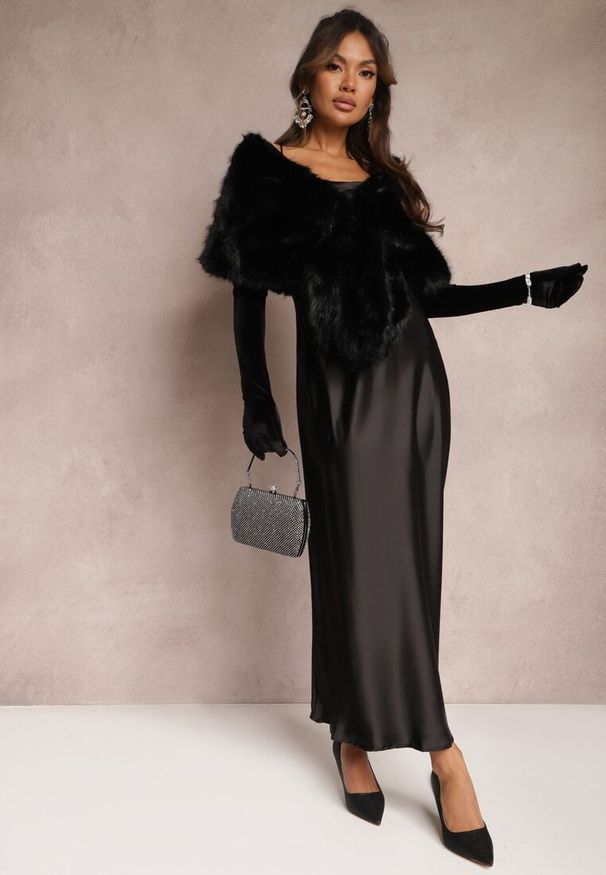 Renee - Czarne Ponczo w Ozdobne Futerko Inesema. Kolor: czarny. Materiał: futro