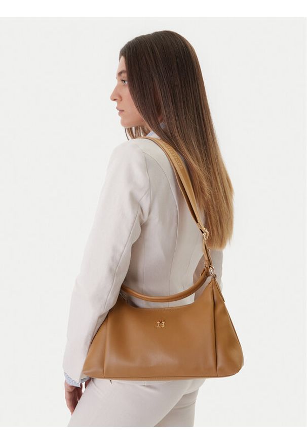 TOMMY HILFIGER - Tommy Hilfiger Torebka Th Essential Shoulder Bag AW0AW18373 Brązowy. Kolor: brązowy. Materiał: skórzane