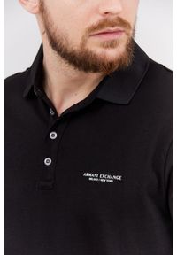 Armani Exchange - ARMANI EXCHANGE Czarna koszulka polo z białym logo. Typ kołnierza: polo. Kolor: czarny. Materiał: bawełna. Długość rękawa: krótki rękaw