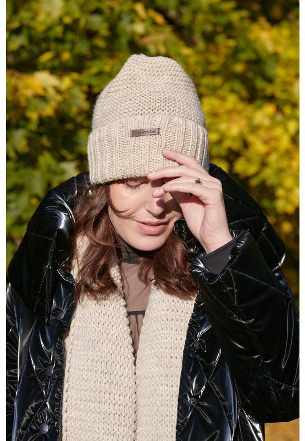 blue shadow - Czapka Damska Ala BS J. Beż. Kolor: beżowy. Materiał: nylon, akryl, tkanina