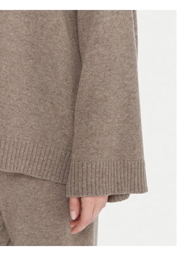 Kontatto Golf 3M0961C Beżowy Relaxed Fit. Typ kołnierza: golf. Kolor: beżowy. Materiał: syntetyk