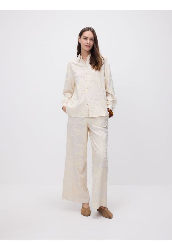Reserved - Szerokie spodnie z dodatkiem lnu - beżowy. Kolor: beżowy. Materiał: len
