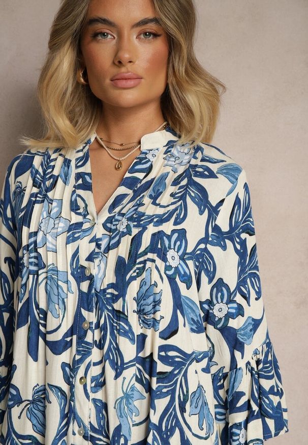 Renee - Niebieska Rozkloszowana Sukienka w Kwiatowy Print z Falbankami Ridirine. Okazja: na co dzień. Typ kołnierza: kołnierz z falbankami. Kolor: niebieski. Wzór: kwiaty, nadruk. Typ sukienki: proste. Styl: klasyczny, casual