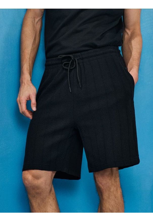 Sinsay - Bawełniane szorty - czarny. Kolor: czarny. Materiał: bawełna