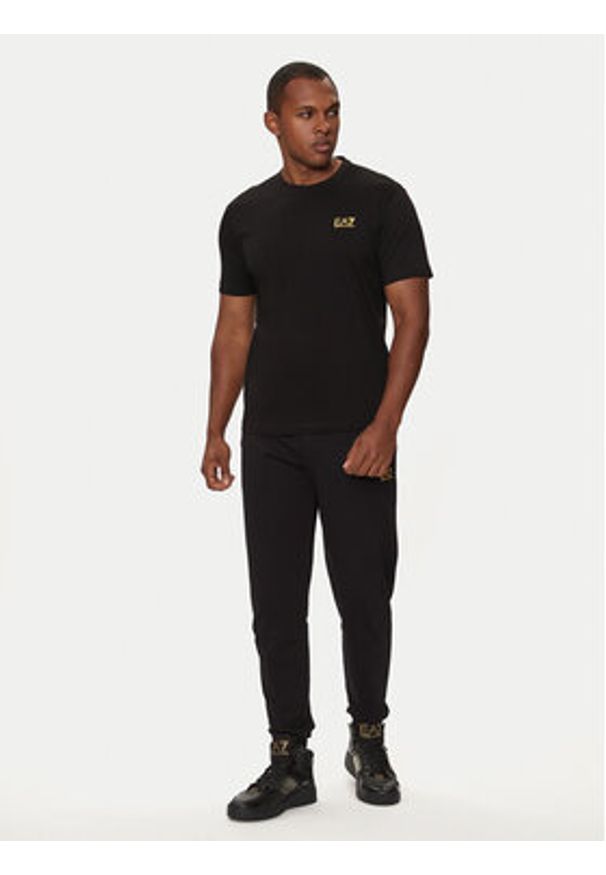 EA7 Emporio Armani T-Shirt 8NPT25 PJVPZ 0208 Czarny Regular Fit. Kolor: czarny. Materiał: bawełna