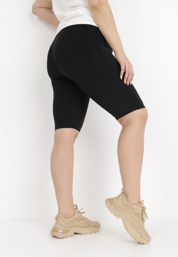 Born2be - Czarne Szorty Hippeina. Kolekcja: plus size. Kolor: czarny. Materiał: dzianina. Wzór: aplikacja, gładki