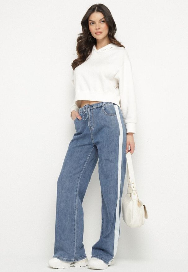 Born2be - Niebieskie Jeansy o Szerokim Kroju z Gumką w Pasie i Lampasami Nusaria. Okazja: na co dzień. Kolor: niebieski. Styl: casual, elegancki