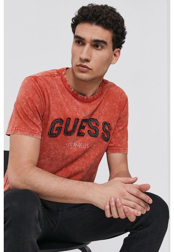 Guess - T-shirt bawełniany. Okazja: na co dzień. Kolor: pomarańczowy. Materiał: bawełna. Wzór: aplikacja. Styl: casual