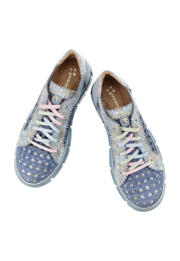 Półbuty damskie Maciejka, cholewka tekstylna z perforacją dekoracyjne aplikacje na całej powierzchni klasyczne sznurowanie miękka konstrukcja przy ko. Okazja: na co dzień. Zapięcie: sznurówki. Kolor: niebieski. Materiał: zamsz, jeans. Szerokość cholewki: normalna. Wzór: aplikacja. Styl: klasyczny